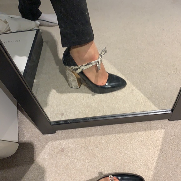 Gucci authentic snake print high heels with a bow - Picture 6 of 8